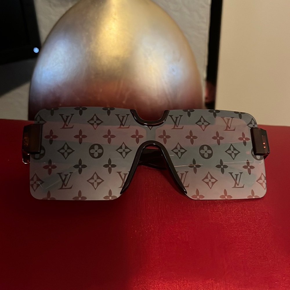 Dupe, great quality sunglasses